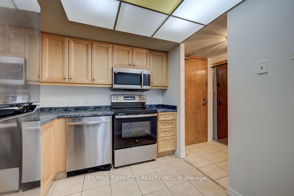 190 Hespeler Road 905, Cambridge, ON N1R 8B8 – photo 3