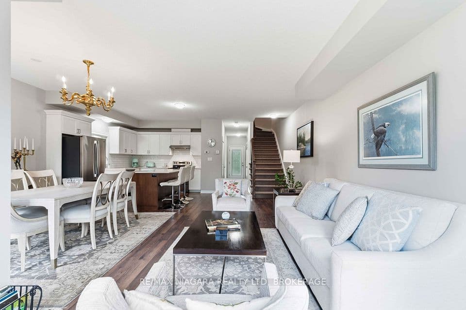 23B Bloomfield Avenue, St. Catharines, ON L2P 1W8 – photo 2