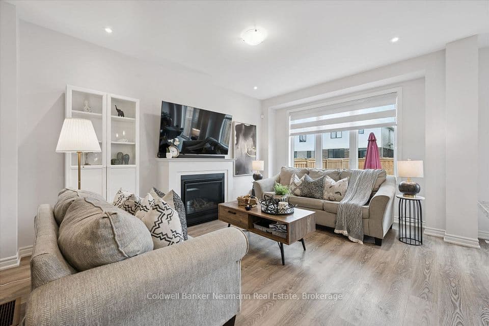 43 Harpin Way W, Centre Wellington, ON N1M 0H8 – photo 2