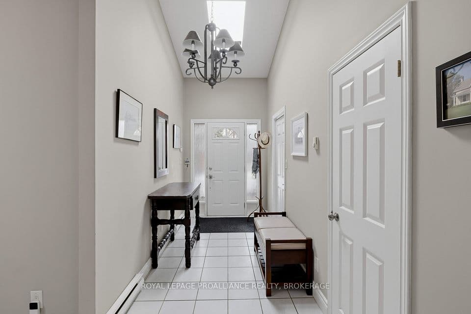 27 Riverside Drive, Kingston, ON K7L 4V1 – photo 3