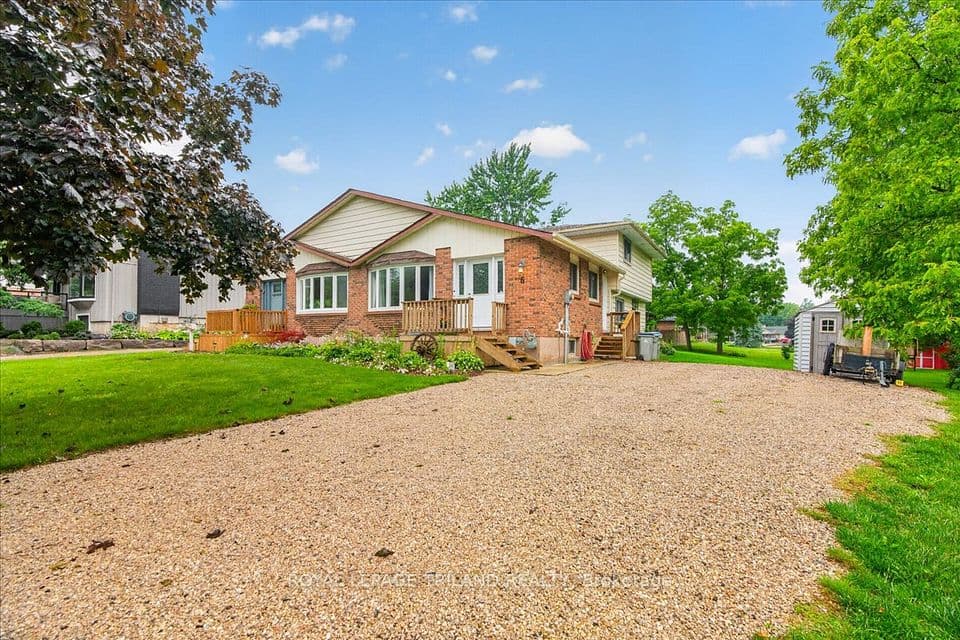 6 Bayley Street, Lambton Shores, ON N0N 1J0 – photo 2