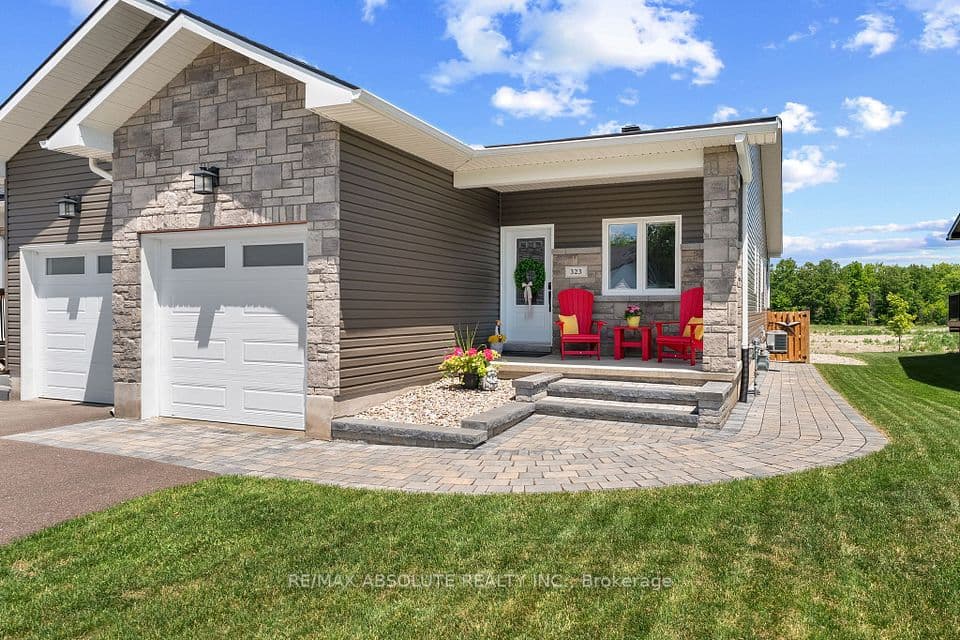 323 Forestview Crescent, Renfrew, ON K7V 0C4 – main photo