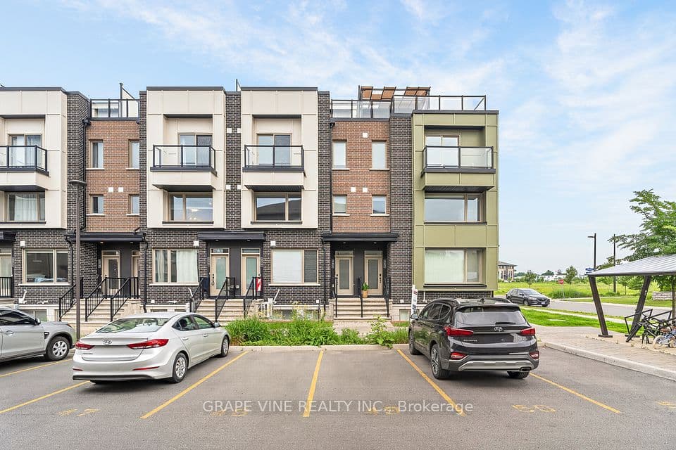 581 Takamose Private 216, Manor Park - Cardinal Glen and Area, ON K1K 4Z4 – main photo