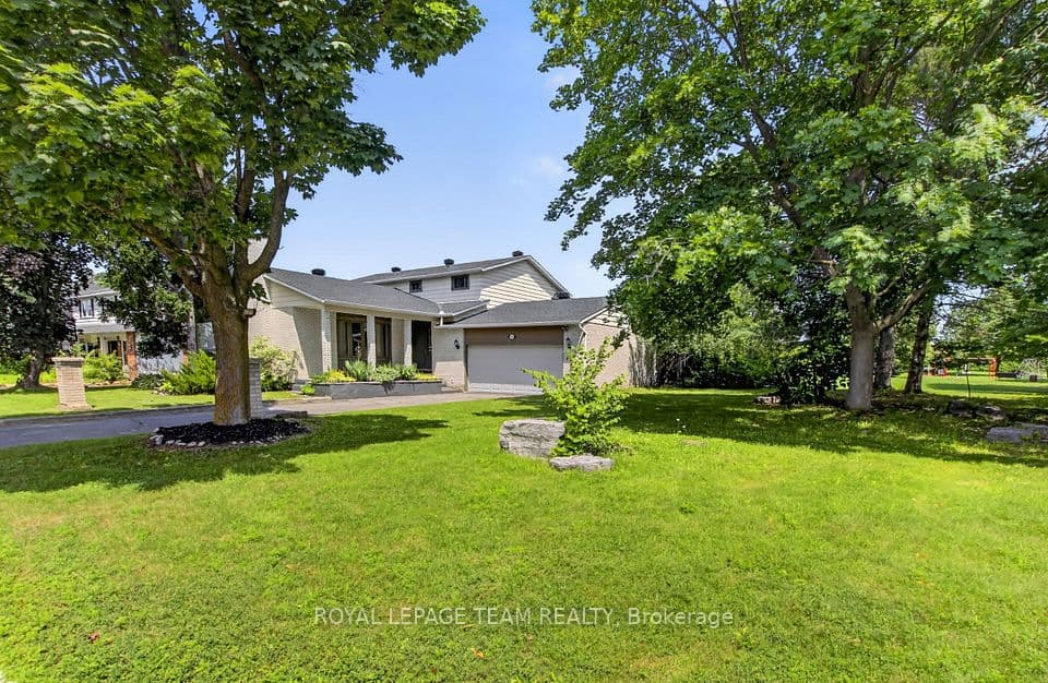 61 Amberwood Crescent, Country Place - Pineglen - Crestview and Area, ON K2E 7C2 – photo 2