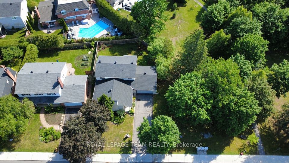 61 Amberwood Crescent, Country Place - Pineglen - Crestview and Area, ON K2E 7C2 – photo 3
