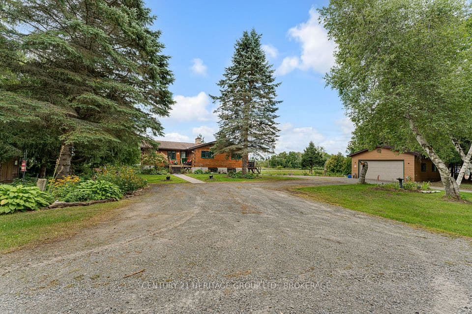 137 Old River Road W, Leeds and the Thousand Islands, ON K0E 1R0 – main photo