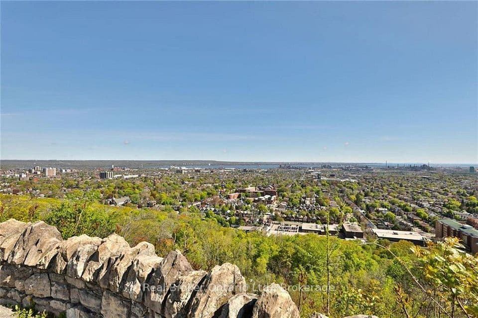 5 East 36th Street 205C, Hamilton, ON L8V 3Y6 – main photo