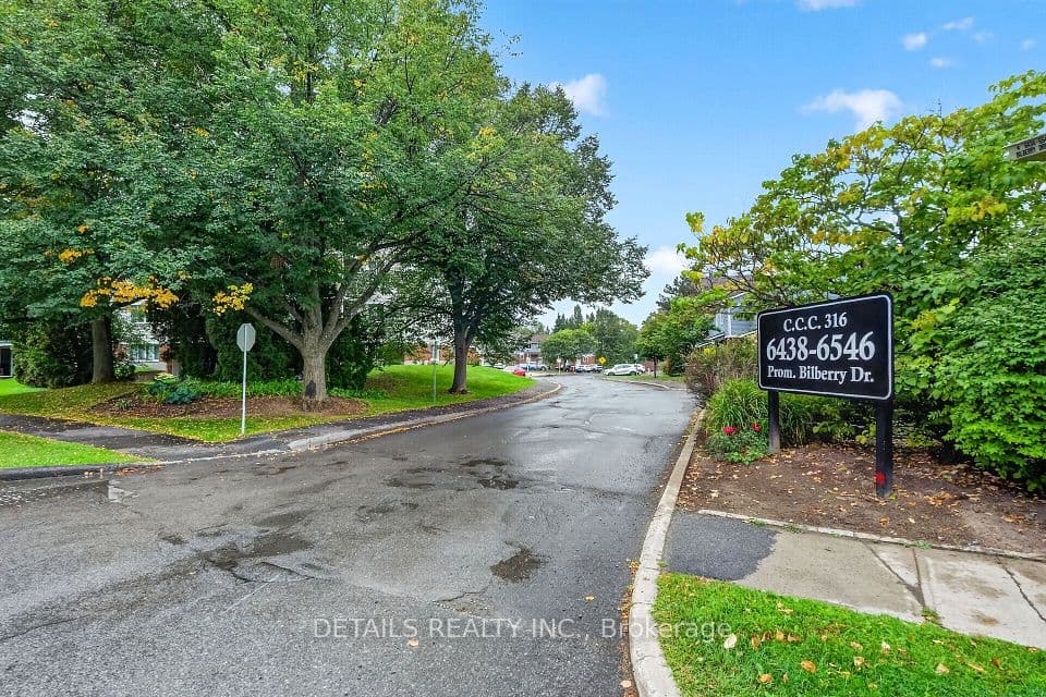 6532 Bilberry Drive 303, Orleans - Convent Glen and Area, ON K1C 4N9 – main photo