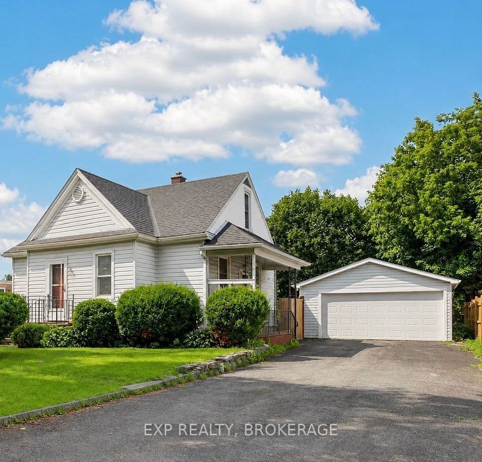 650 Hillside Drive, Gananoque, ON K7G 2E4 – main photo