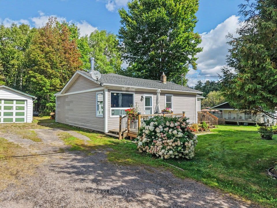 586 Derland Road, East Ferris, ON P1B 8Z4 – main photo