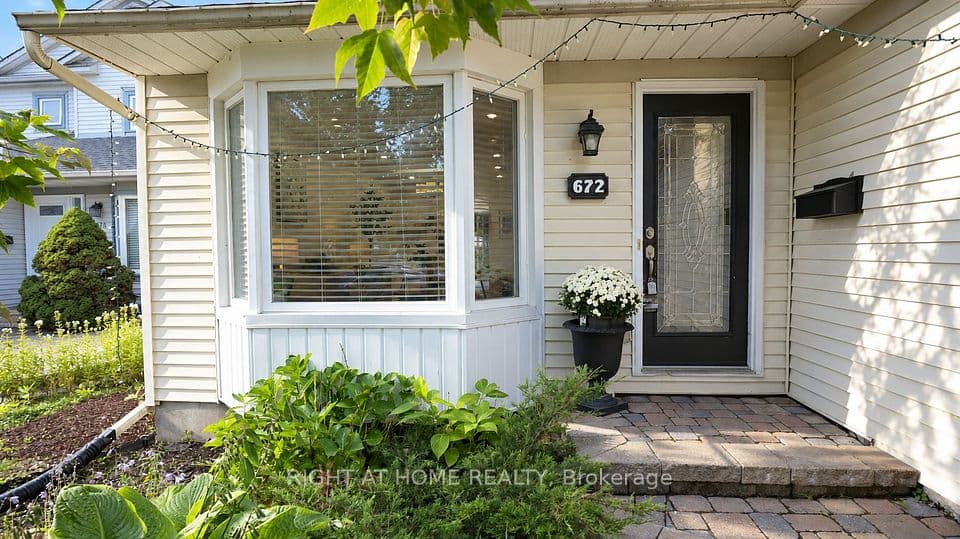 672 Farmbrook Crescent, Orleans - Cumberland and Area, ON K4A 2L1 – photo 2