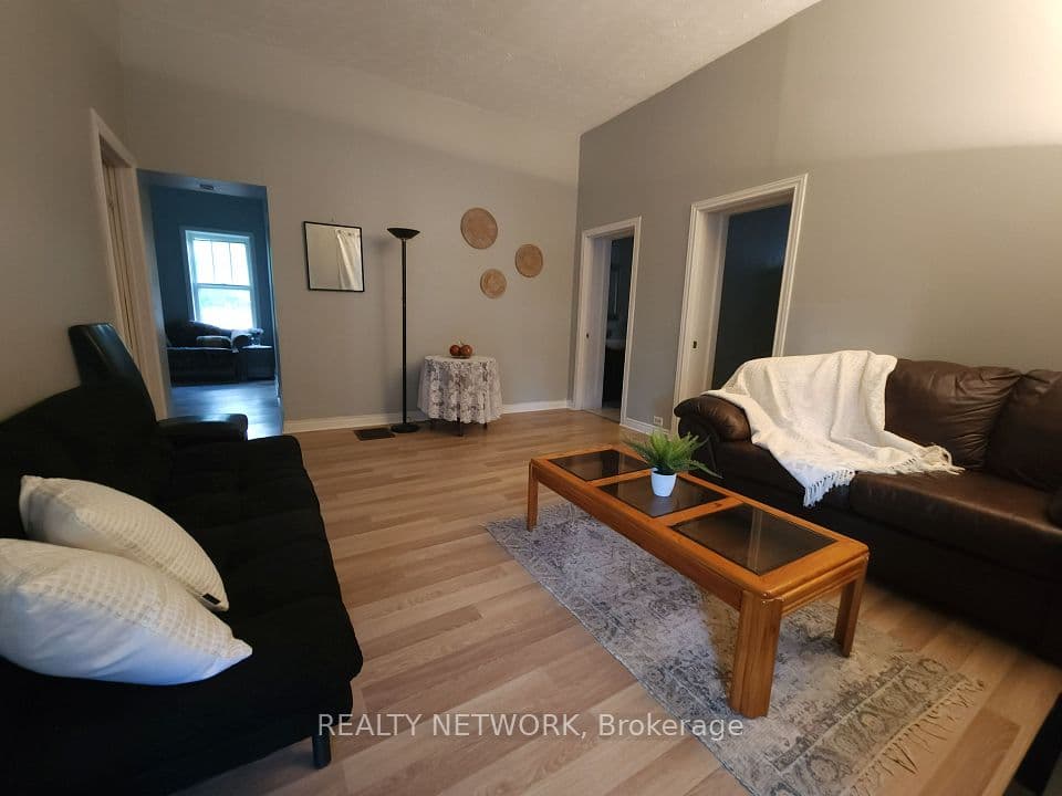9 Woodland Avenue, St. Catharines, ON L2R 5A1 – photo 3