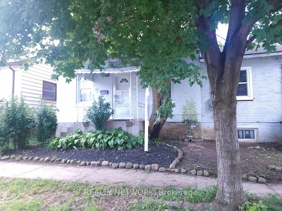 9 Woodland Avenue, St. Catharines, ON L2R 5A1 – main photo
