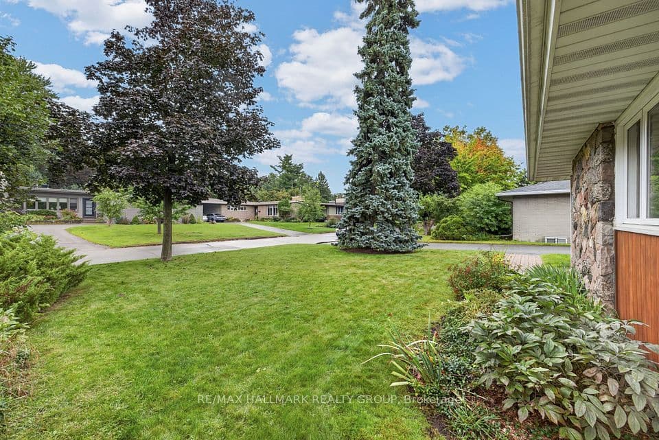 936 Parkhurst Boulevard, McKellar Heights - Glabar Park and Area, ON K2A 3M9 – photo 3