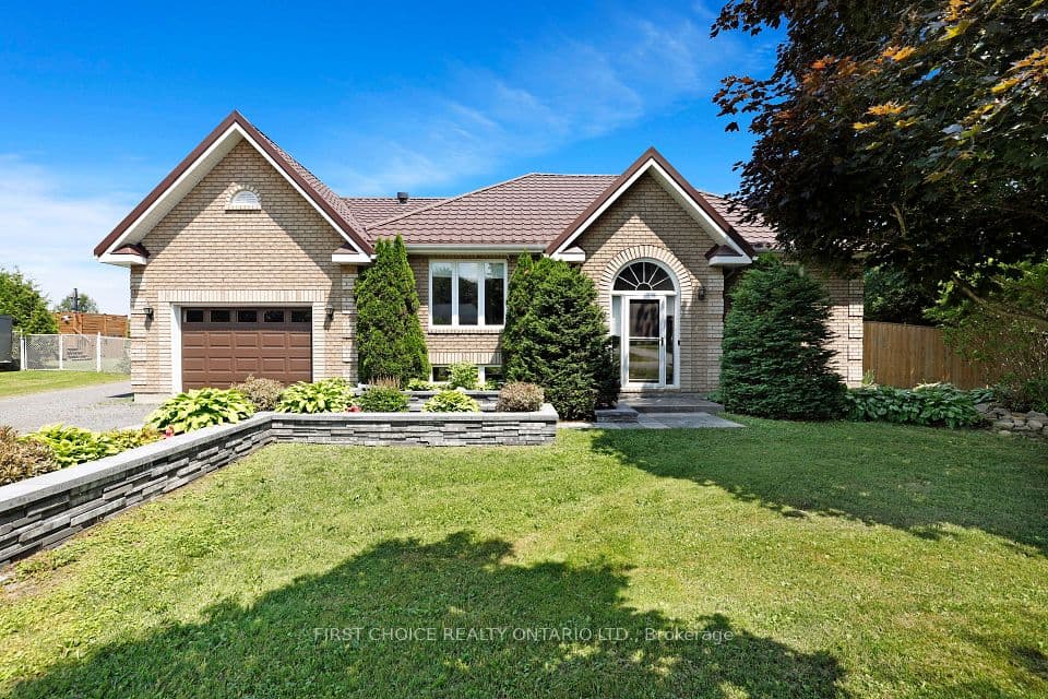 5857 Trudeau Avenue, Orleans - Cumberland and Area, ON K0A 3H0 – main photo