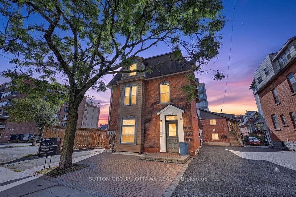 438 Lewis Street, Ottawa Centre, ON K2P 0T3 – main photo