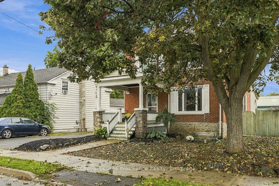 31 Grove Street, Belleville, ON K8P 1W1 – photo 2