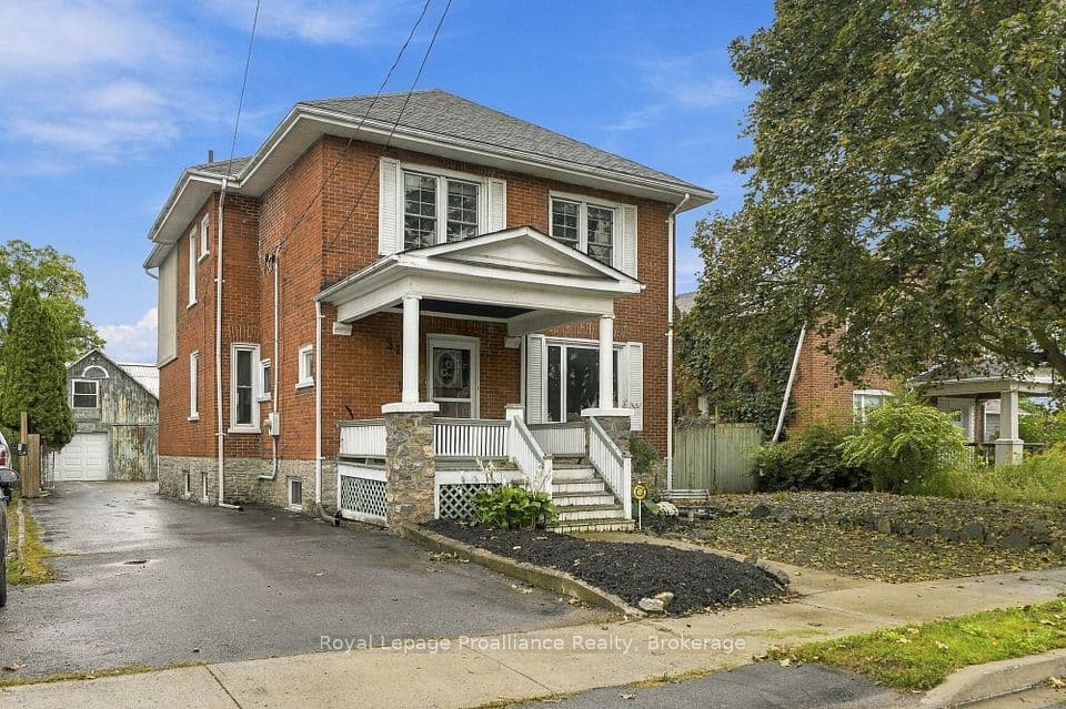 31 Grove Street, Belleville, ON K8P 1W1 – main photo