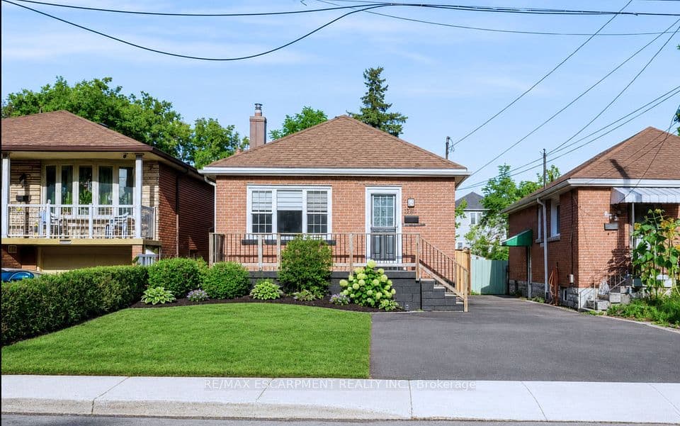 256 East 25th Street, Hamilton, ON L8V 3A7 – main photo
