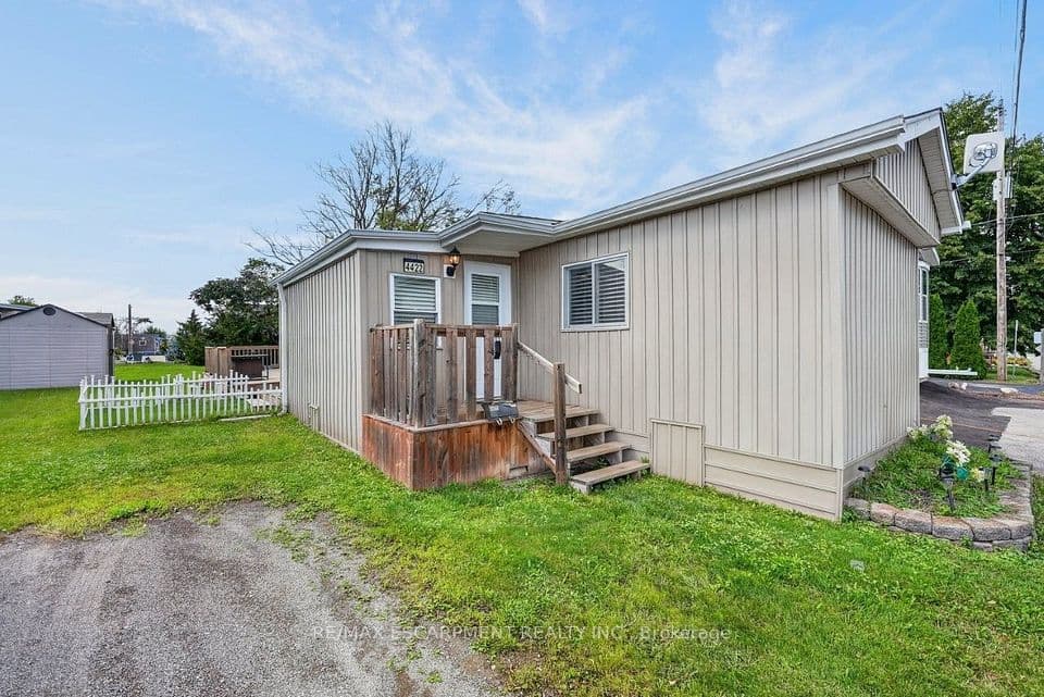 4422 Timothy Lane, Lincoln, ON L3J 0W1 – photo 2