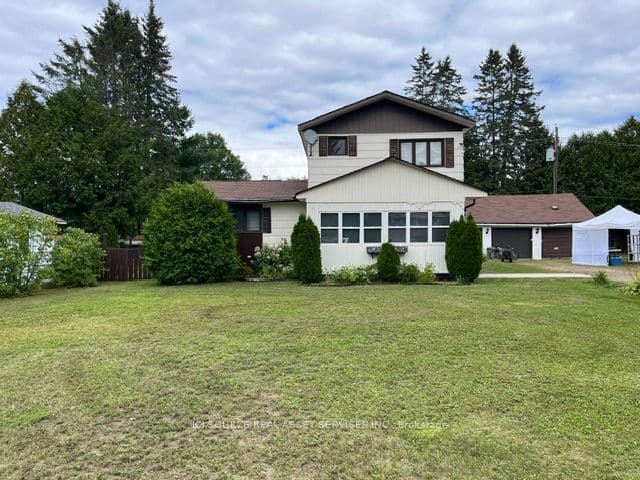 31 Church Street, Laurentian Hills, ON K0J 1J0 – main photo