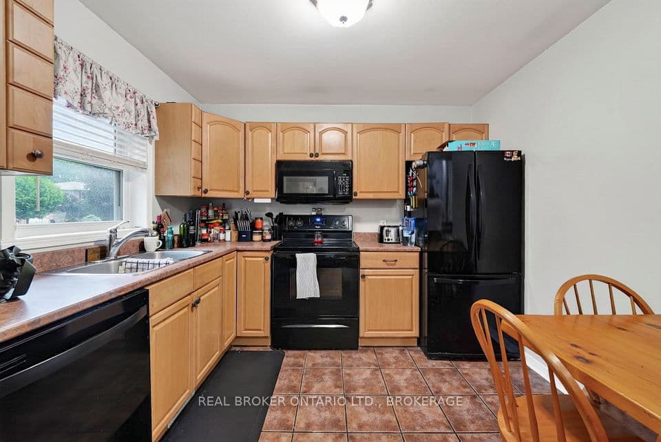 858 Chelsea Crescent, Cornwall, ON K6H 6Y5 – photo 2