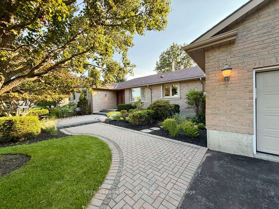 100 Bay Breeze Street, Prince Edward County, ON K8N 4Z7 – main photo