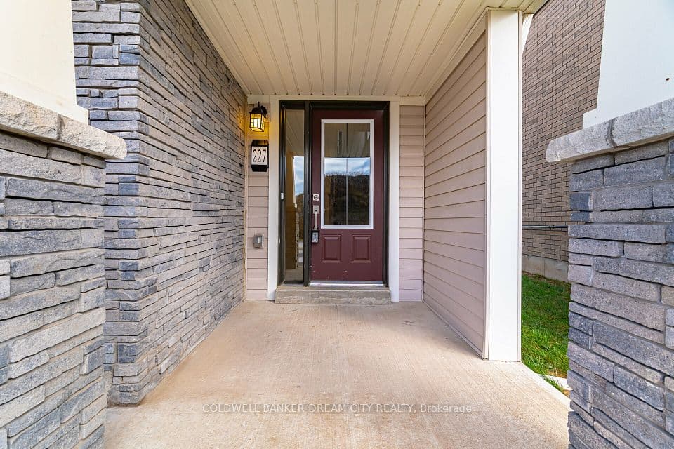 227 Gillespie Drive, Brantford, ON N3T 5L5 – photo 2