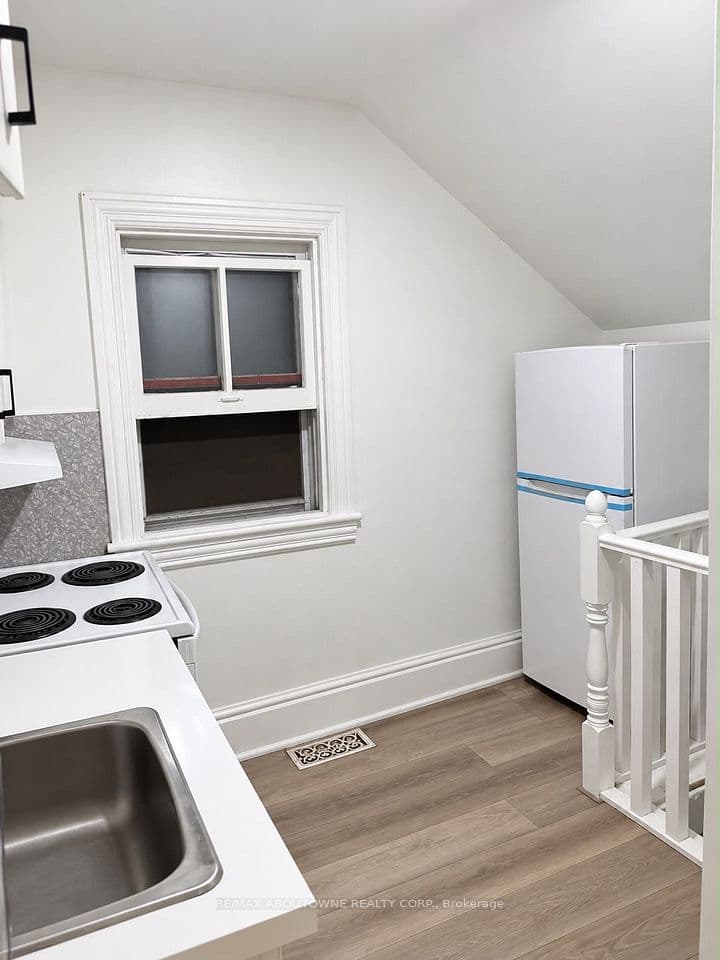 70 Wellington Street S, Hamilton, ON L8N 2R1 – photo 2