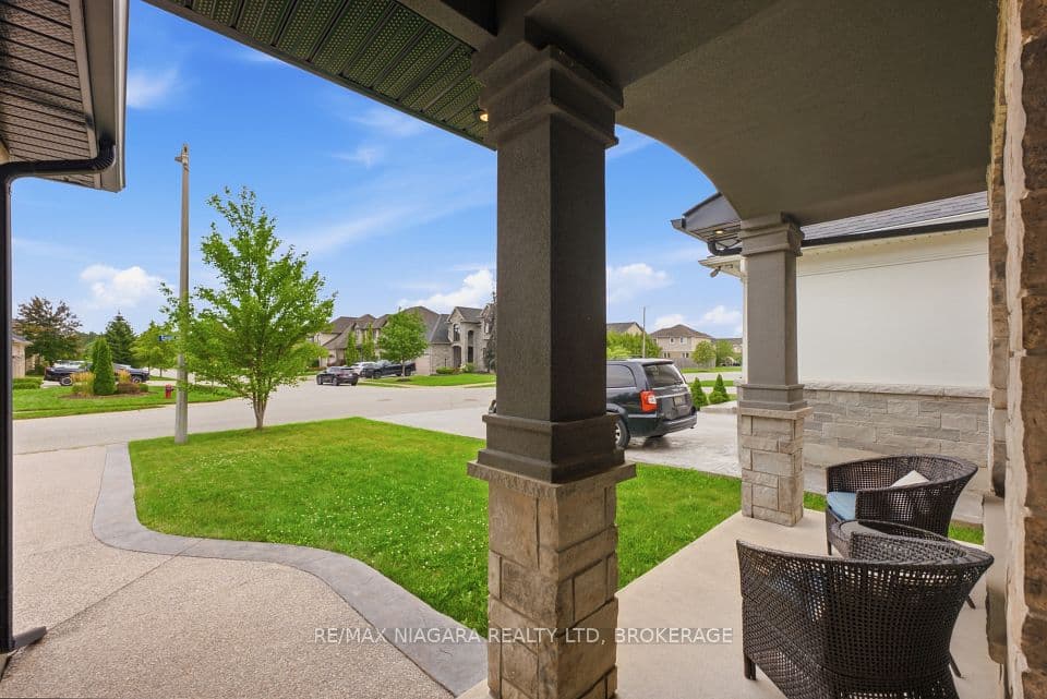 9305 Eagle Ridge Drive, Niagara Falls, ON L2H 0G4 – photo 2