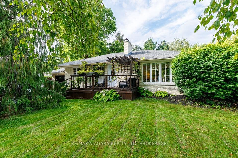42 Strathcona Drive S, Pelham, ON L0S 1E0 – main photo