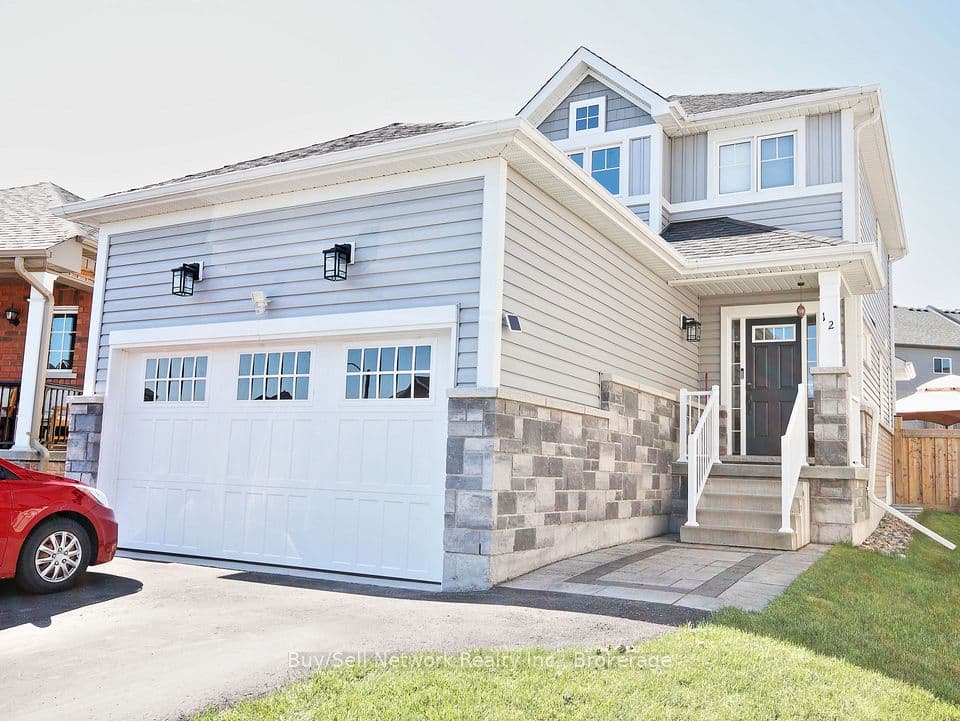 12 Summer Lane, Peterborough, ON K9L 0G4 – main photo