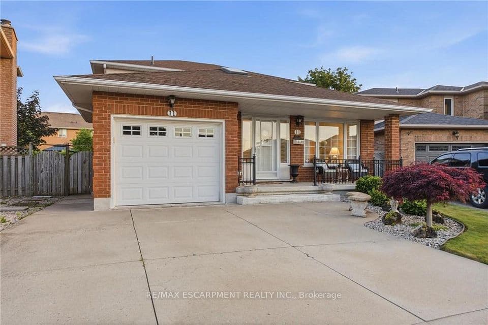 11 Gabriele Court, Hamilton, ON L8G 5C4 – photo 2