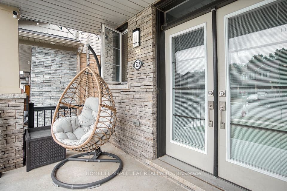 232 BEDROCK Drive S, Hamilton, ON L8J 0M2 – photo 3