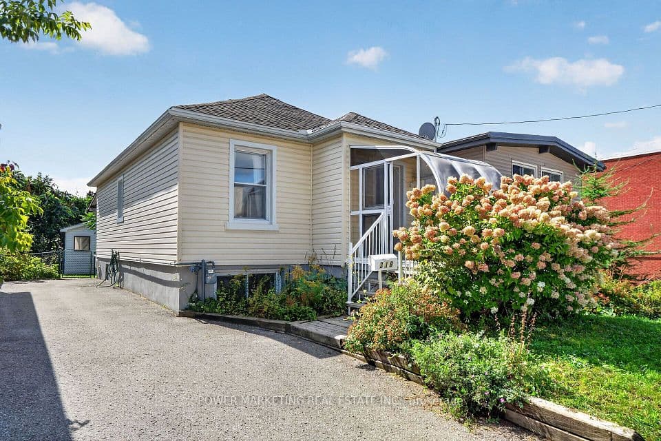 318 Shakespeare Street, Vanier and Kingsview Park, ON K1L 5M2 – photo 2