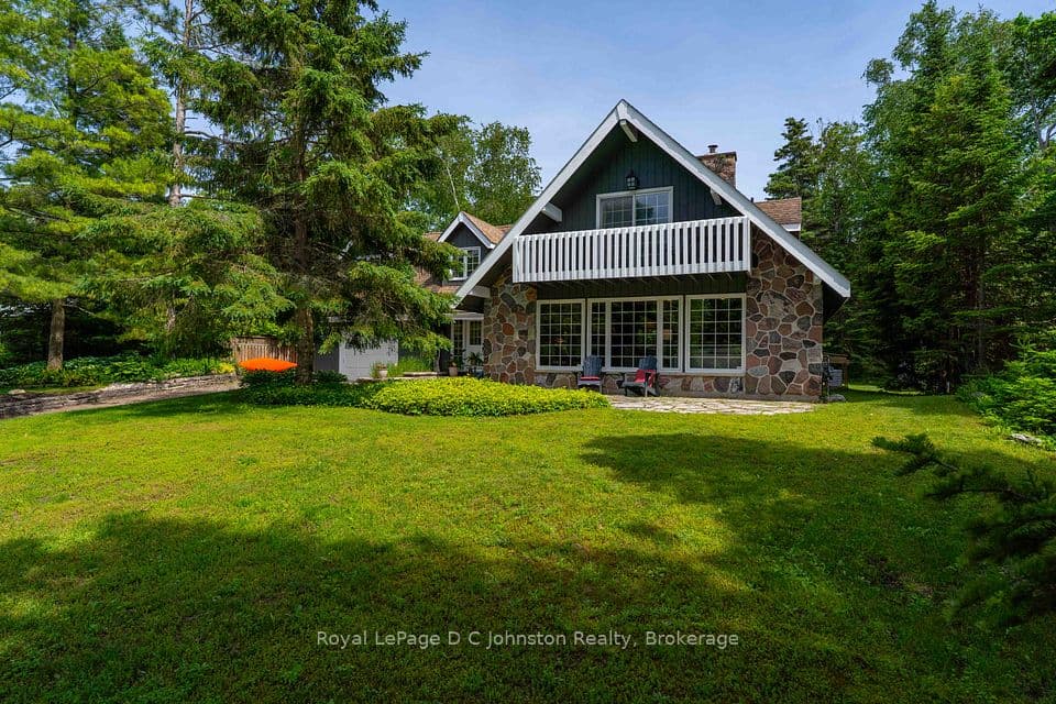 471 Eckford Avenue, Saugeen Shores, ON N0H 2L0 – main photo