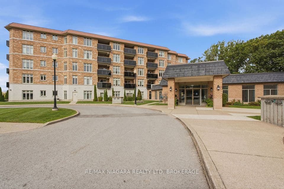 8111 Forest Glen Drive 424, Niagara Falls, ON L2H 2Y7 – photo 2