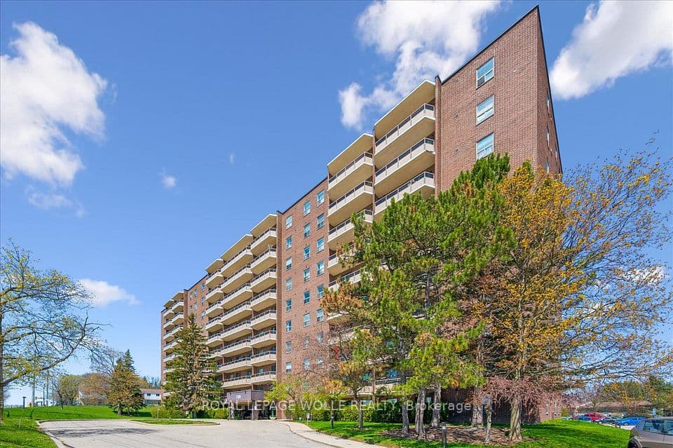 1100 Courtland Avenue E 302, Kitchener, ON N2C 2H9 – photo 3