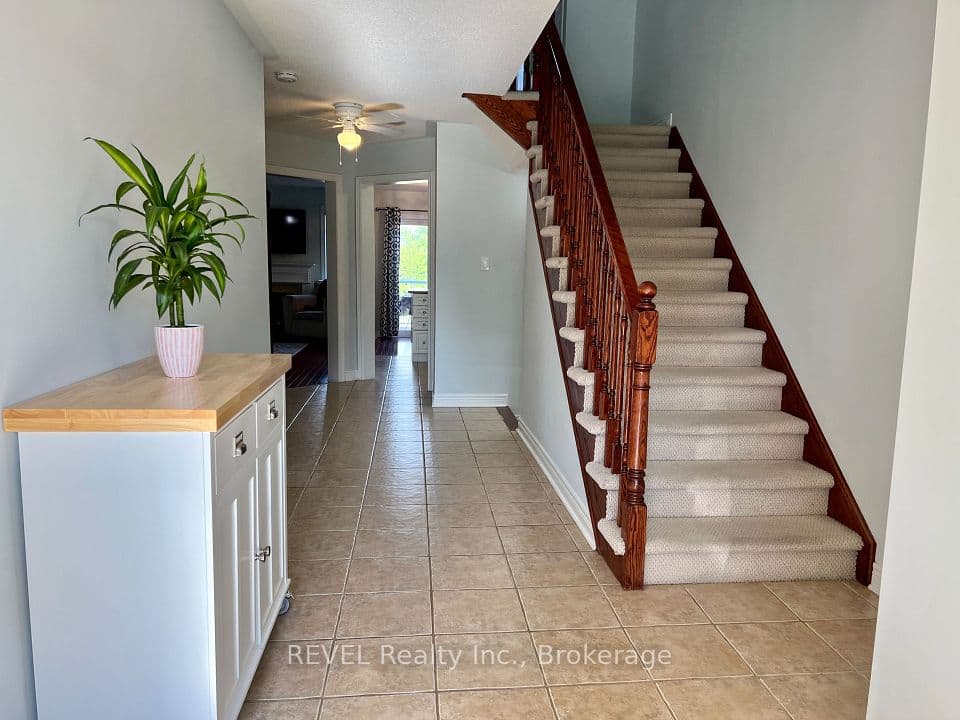 18 Mackenzie King Avenue, St. Catharines, ON L2P 0A1 – photo 2