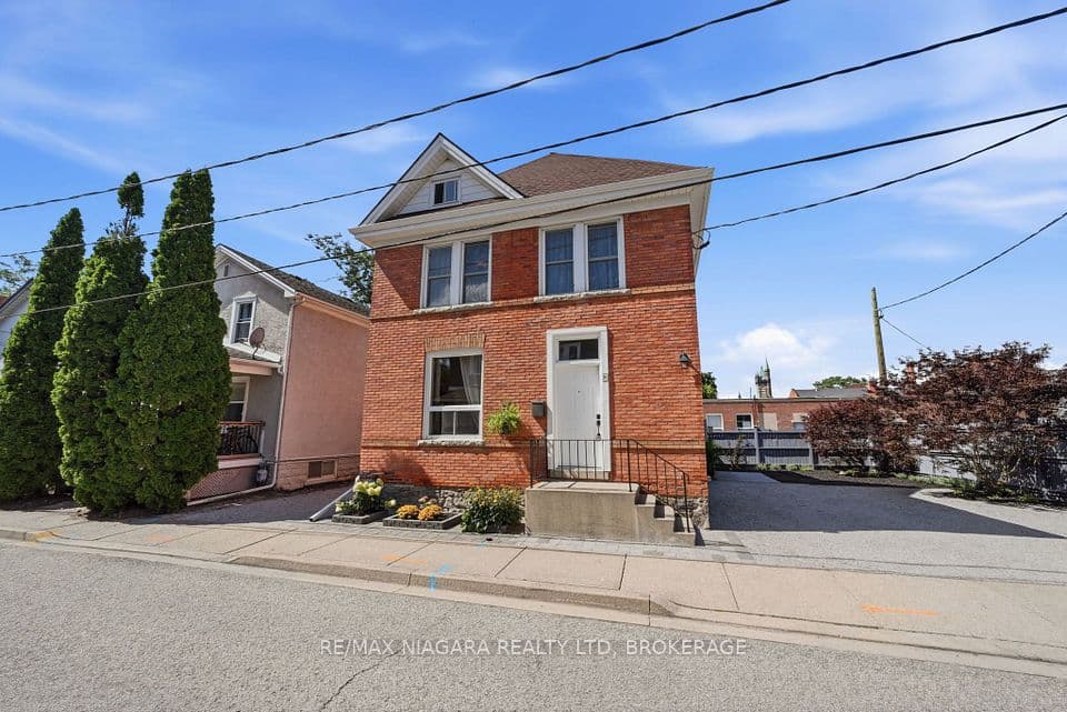 8 Trafalgar Street, St. Catharines, ON L2R 3L7 – main photo