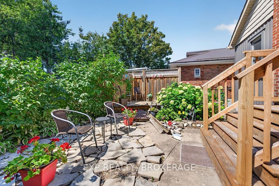 100 REGENT Street, Kingston, ON K7L 4J8 – photo 3