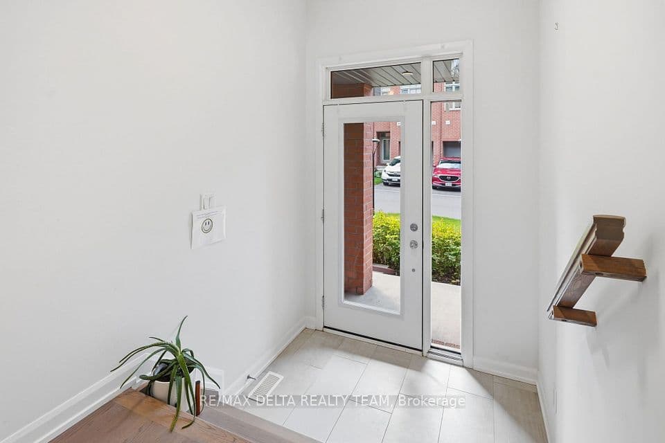 561 Halo Private, Orleans - Convent Glen and Area, ON K1C 0C7 – photo 3