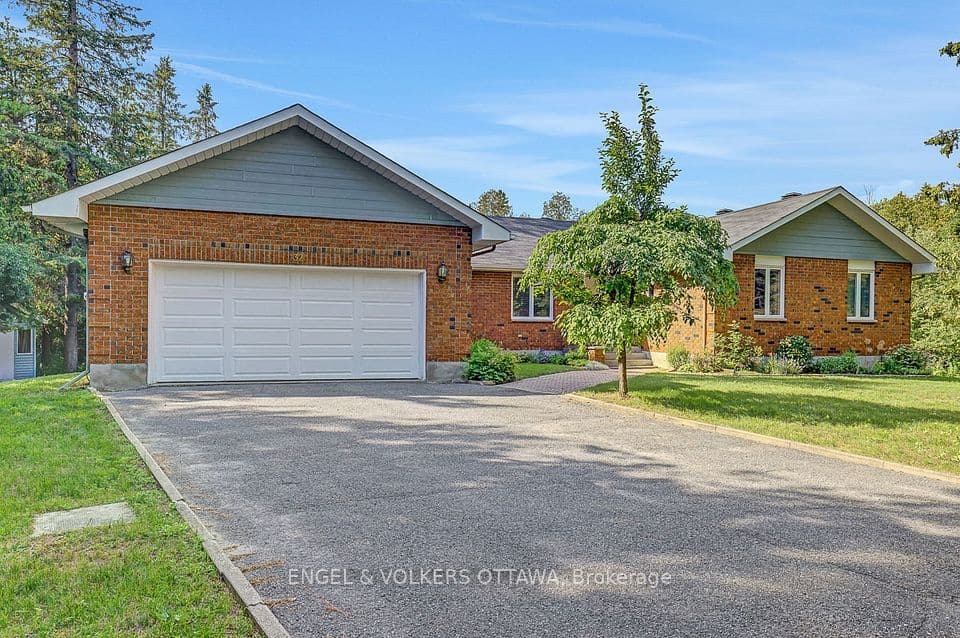 132 Grey Stone Drive, Carp - Huntley Ward, ON K0A 1L0 – main photo