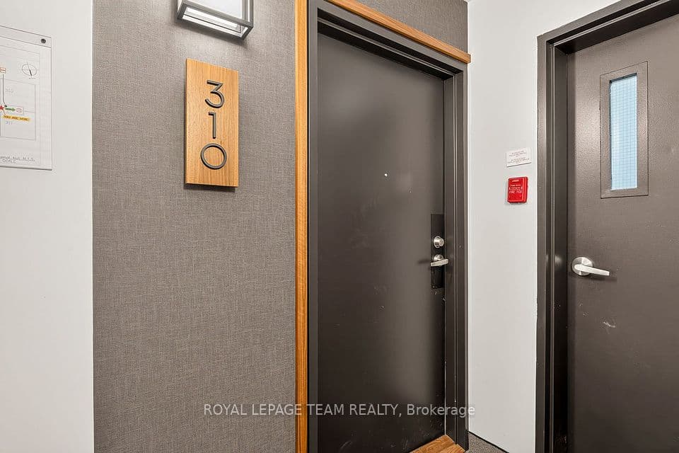 40 Landry Street 310, Vanier and Kingsview Park, ON K1L 8K4 – photo 2