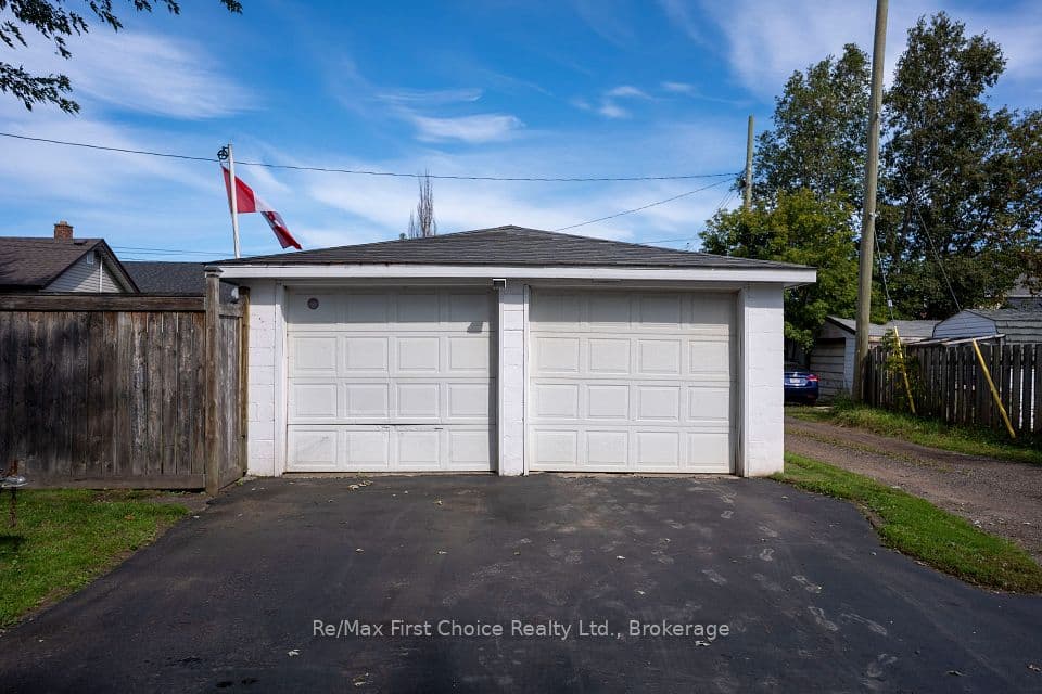 746 S Norah Street S, Thunder Bay, ON P7E 1P7 – photo 2