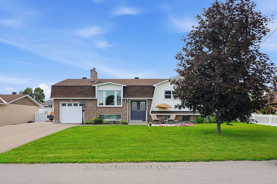 321 Sainte-Anne Street, Clarence-Rockland, ON K4K 1C1 – main photo