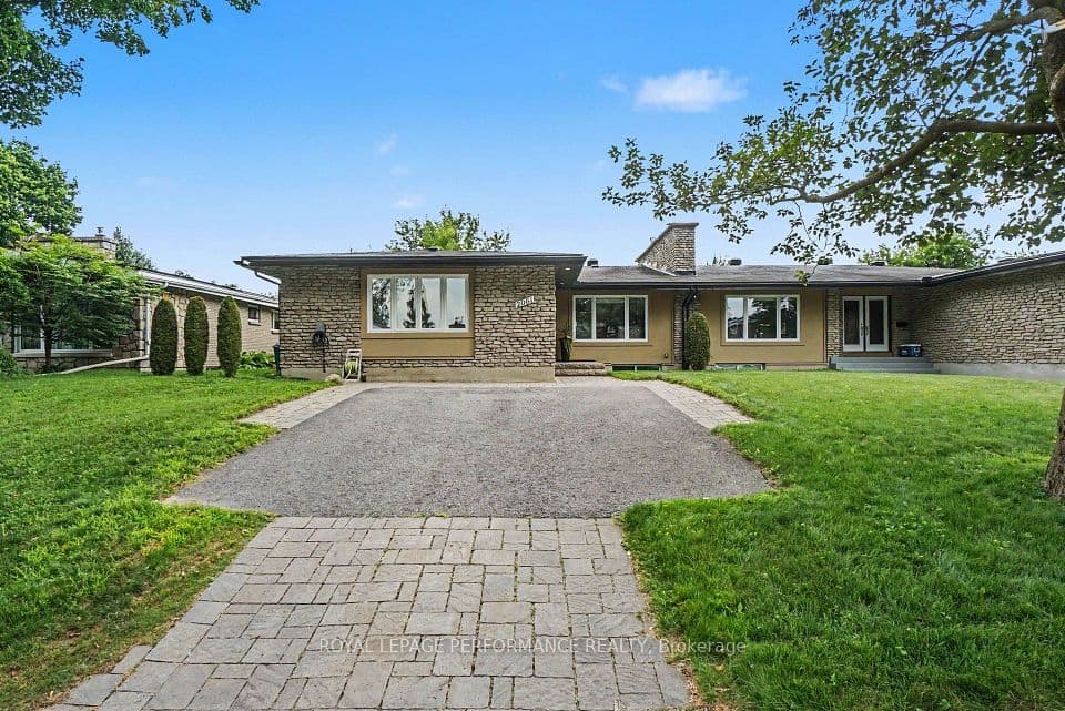 2061 Cabot Street, Alta Vista and Area, ON K1H 6J7 – main photo