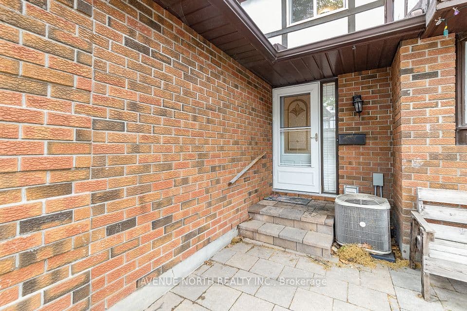1103 Millwood Court, Orleans - Convent Glen and Area, ON K1C 3E9 – photo 2