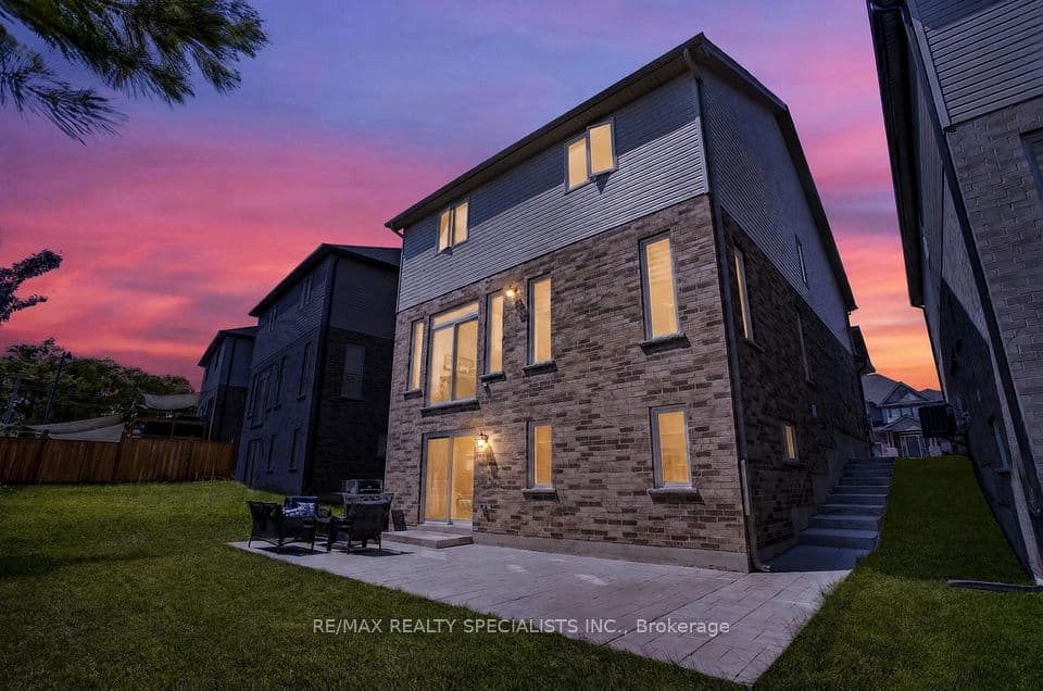 284 Chokecherry Crescent, Waterloo, ON N2V 0H1 – photo 2