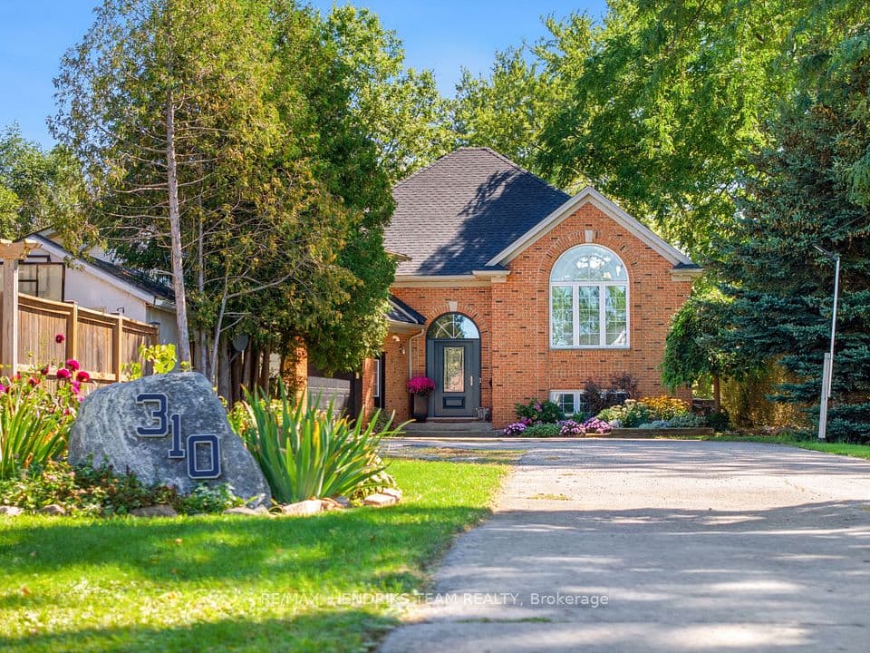 310 Aqueduct Street, Welland, ON L3C 1E1 – photo 2